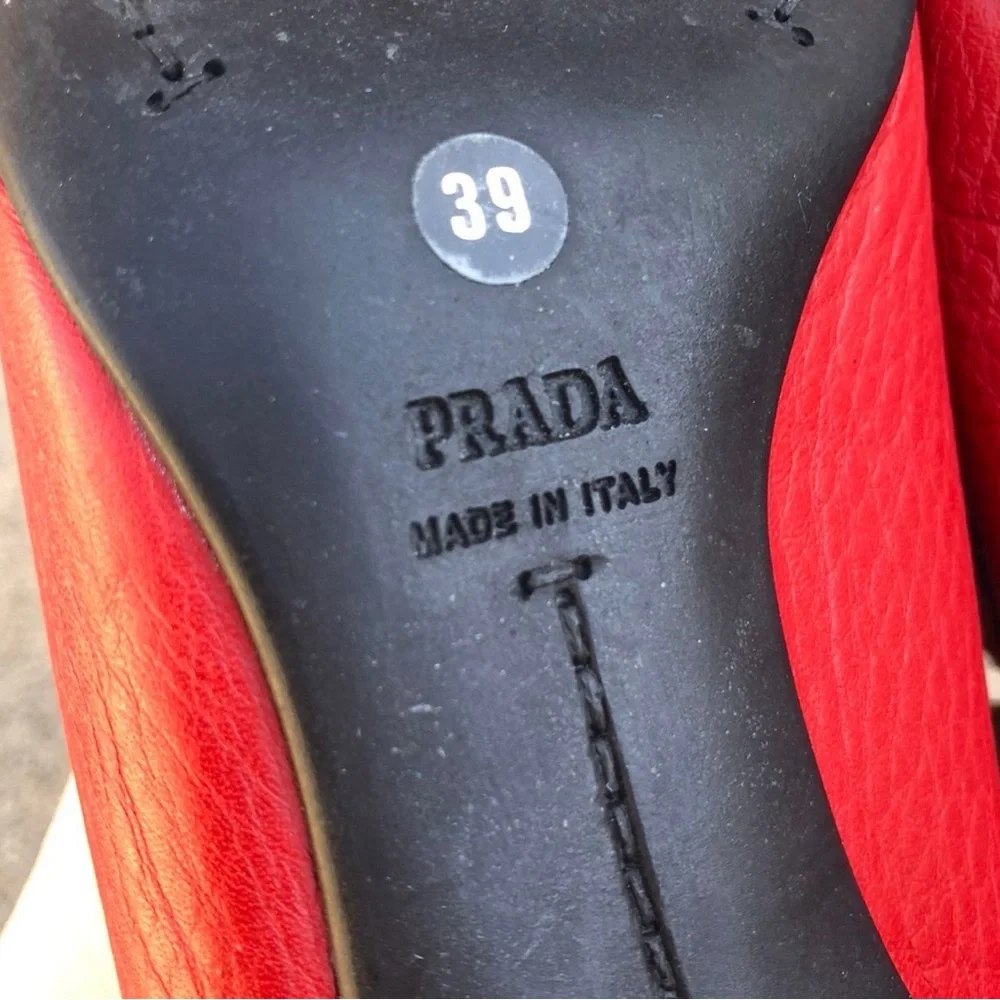 Prada Vintage Red Pebbled Leather Kitten Heel Loafers 39 Made in Italy - Picture 8 of 8